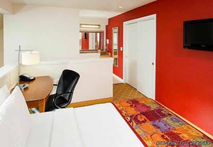 Value Suites Extended Stay - St Louis Maryland Heights Exterior photo